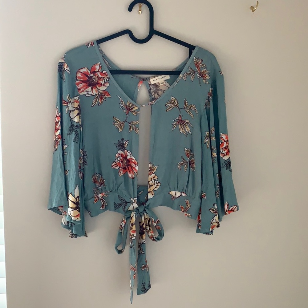 Cropped flowy shirt